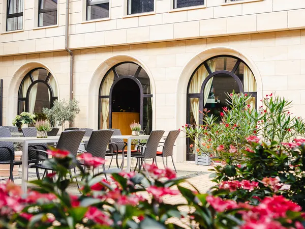 Sommerterrasse des Hotels